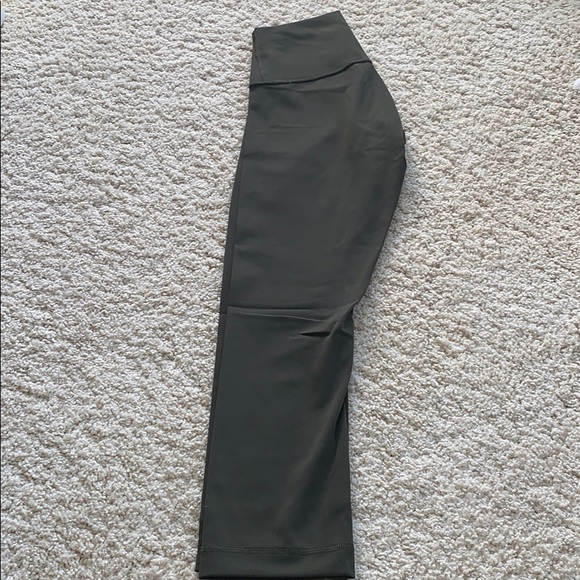 LULULEMON - Picture 3 of 4